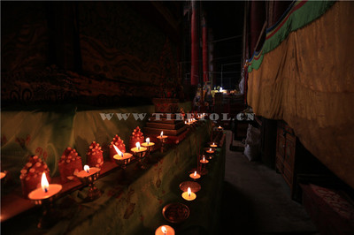 西藏行記 探訪噶舉派祖寺查杰瑪大殿與酥油蠟燭的靈光